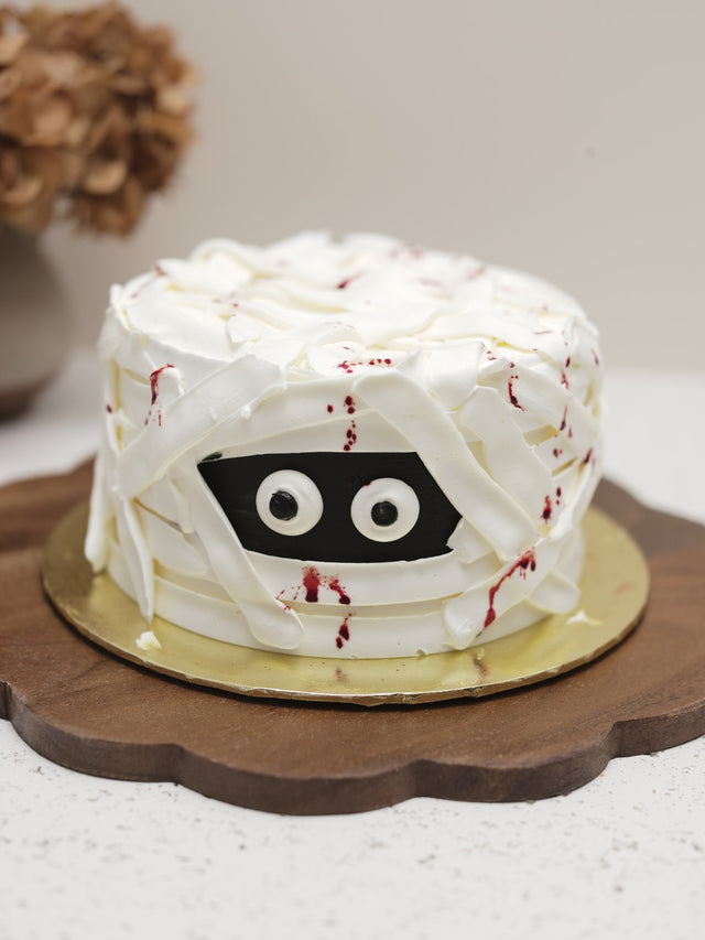 Mummy Halloween cake wrapped in white buttercream
