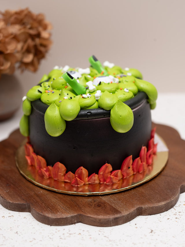 Halloween cauldron cake, side view