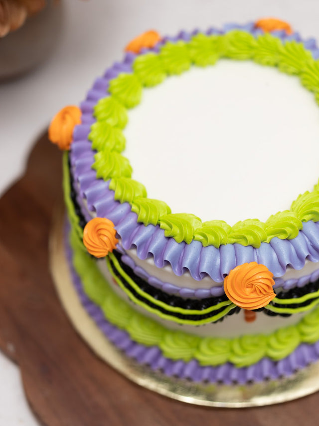 Halloween swoop cake, close-up of the piping